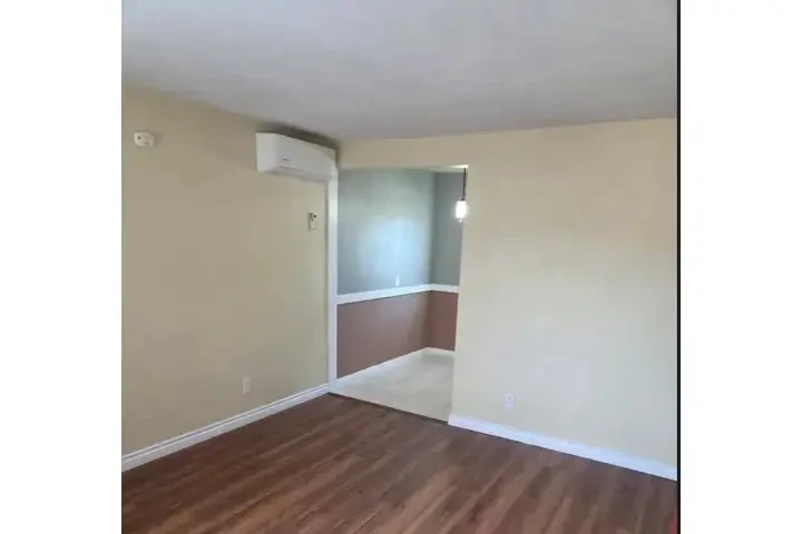 $1695 : MAYWOOD  FRENTE AL PARQUE image 3