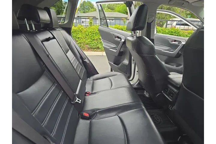 $24995 : Toyota RAV4 2019 XLE Premium image 10