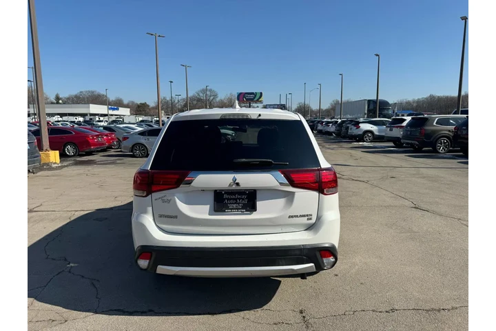$8450 : 2017 Outlander SEL FWD image 3