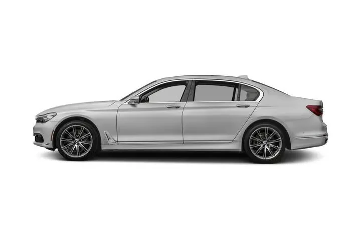 $22945 : BMW 7 Series 2017 740i 4dr S image 3
