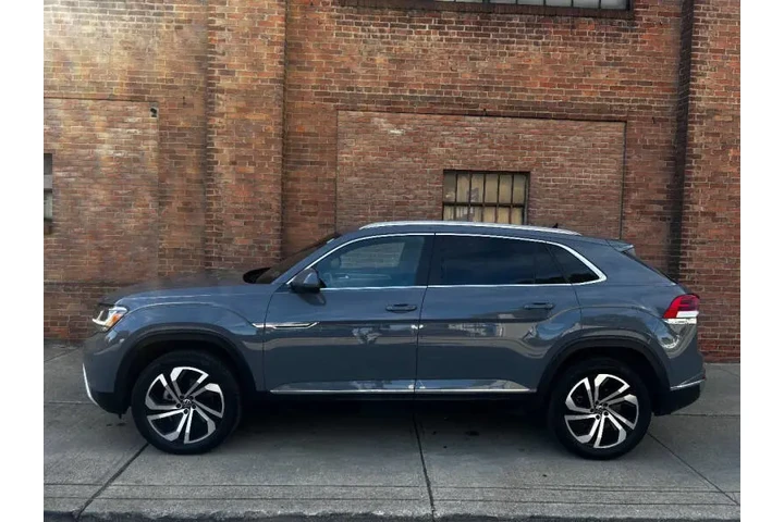 $22500 : 2022 Atlas Cross Sport SEL 4M image 3