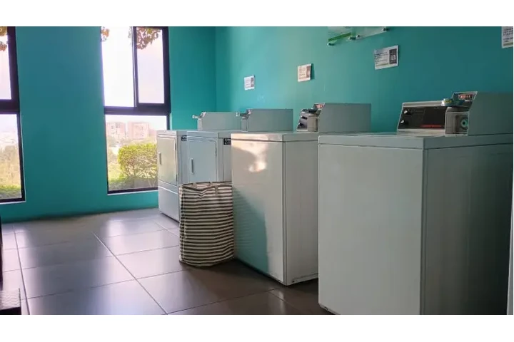 $150000 : Venta de Apartamento zona 10 image 1