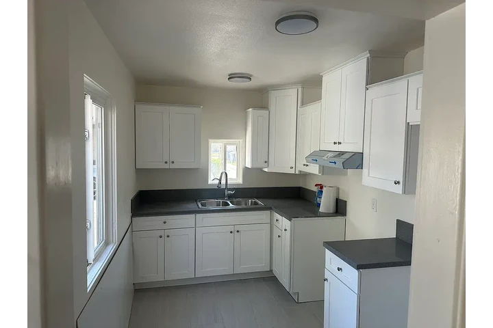$1350 : MOVE ASAP🏡E61st St,Maywood,CA image 2