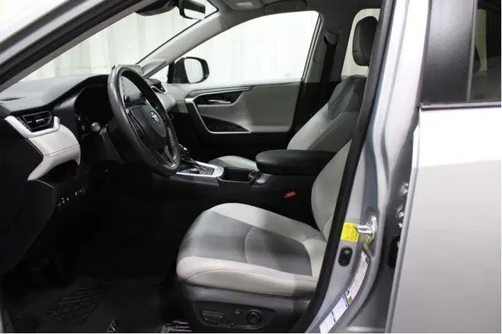 $35492 : Toyota RAV4 2022 AWD Limited image 3