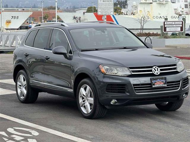 $12988 : 2011 Touareg Lux image 4