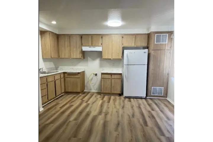 SOUTH GATE  SOLAMENTE (55+) image 1