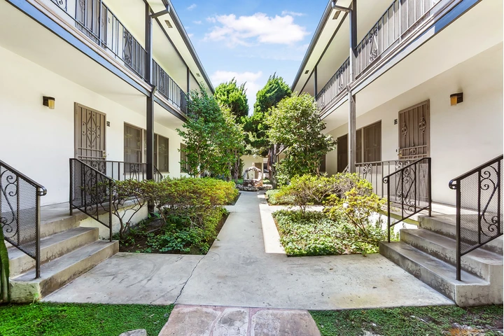 $1795 : Ladera 1 Bd 1 Bath $1,795 image 2