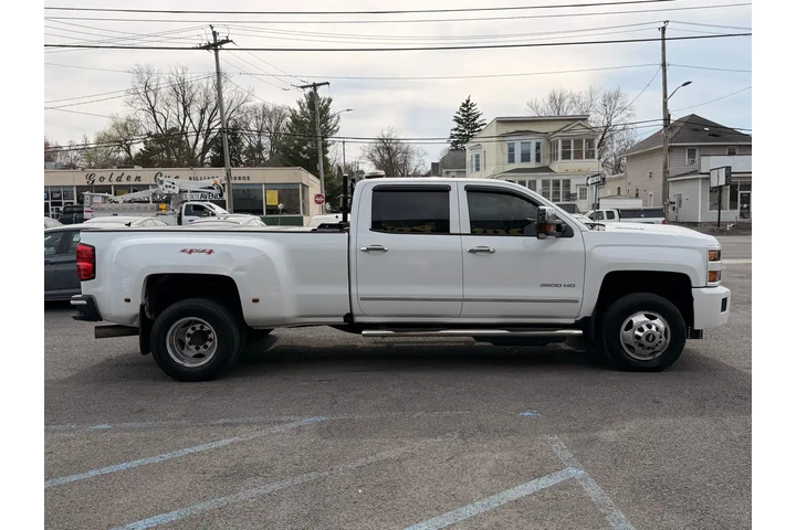 $31988 : 2017 Silverado 3500HD image 4