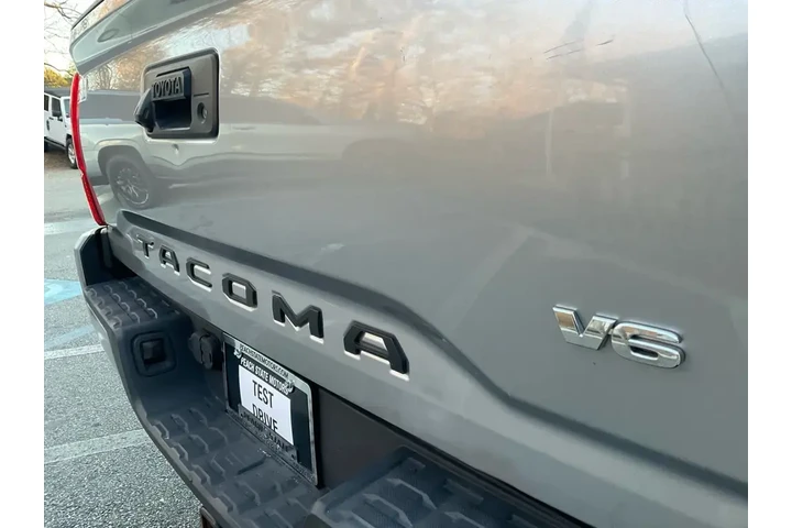 $21485 : Toyota Tacoma 2016 4x2 SR5 V image 9