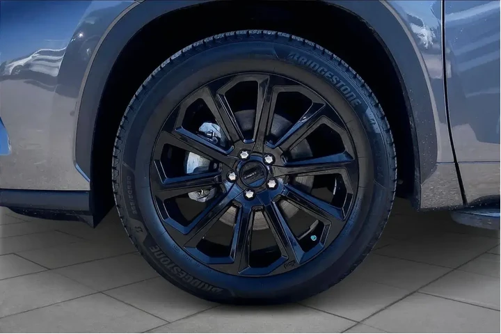 $37989 : Toyota Highlander 2023 L 4dr image 10