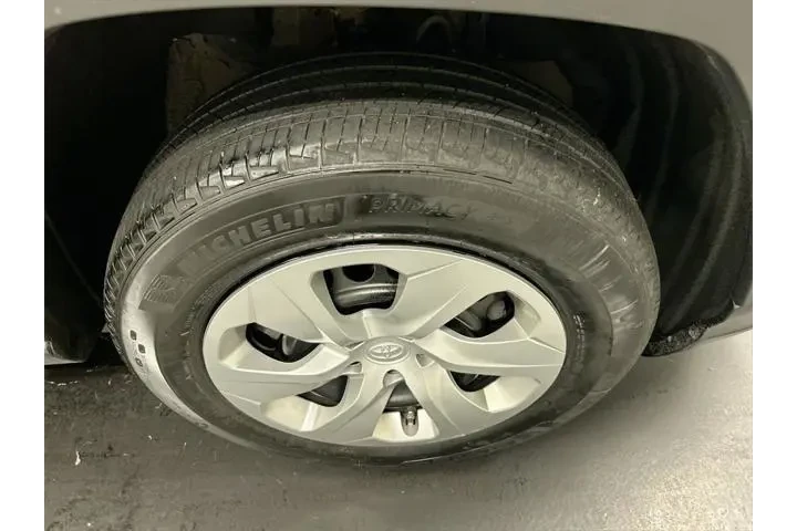 $28050 : Toyota RAV4 2023 AWD LE 4dr image 8