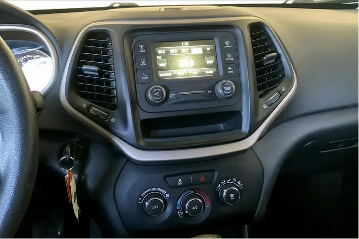 $13938 : Jeep Cherokee 2017 Sport 4dr image 6