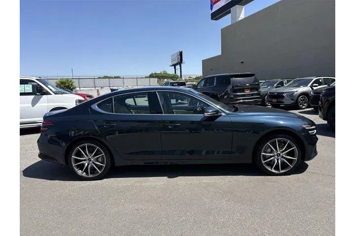 $30400 : Genesis G70 2025 2.5T Standa image 2