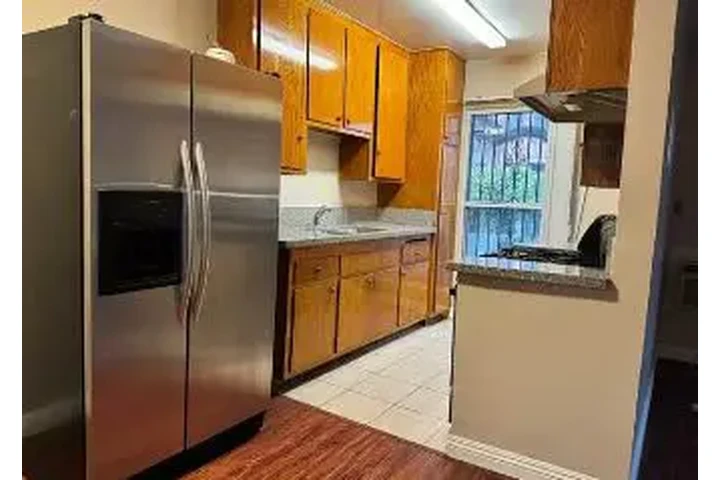 $1895 : Available 2Bedroom Apt  in LA image 3