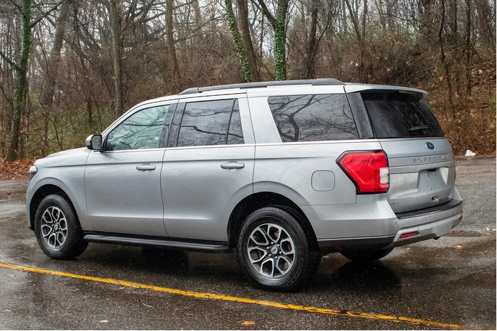 $33795 : Ford Expedition 2024 4x2 XLT image 6