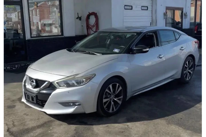 $9000 : 2017 Maxima 3.5 SV image 3