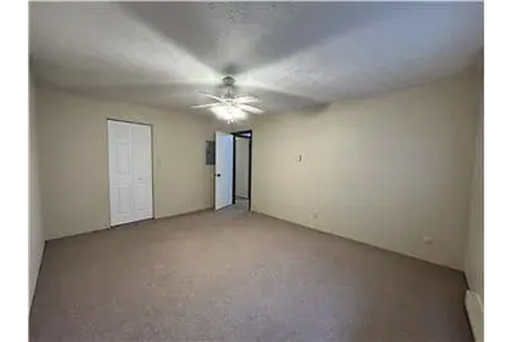 $750 : Rental property with 2 bedro image 9
