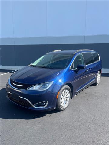 $13995 : 2017 Pacifica Touring-L image 3