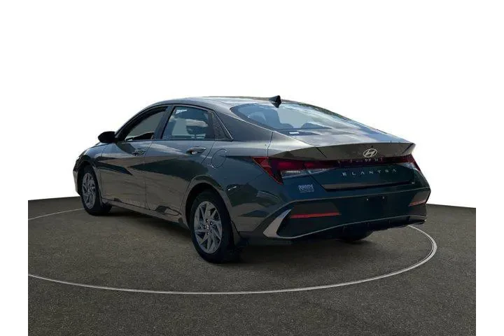 $23178 : Hyundai ELANTRA 2024 SEL 4dr image 9