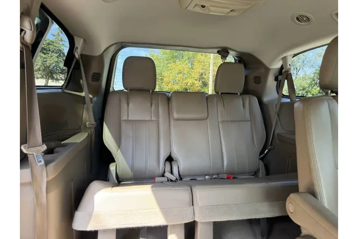 $6999 : 2013 Town and Country Touring image 8