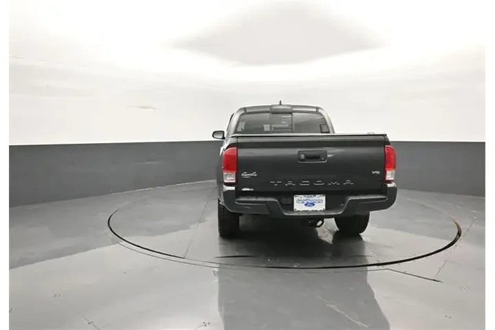 $27795 : Toyota Tacoma 2017 4x4 TRD S image 6