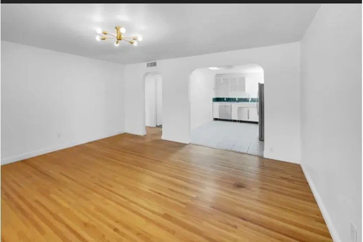 $900 : 2 bedroom 1 bathroom house ren image 5