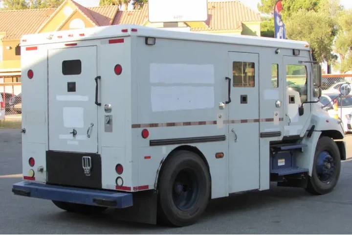 $15995 : 2008 Hino 268 image 8