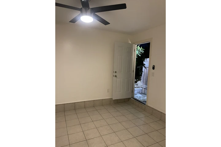 $1200 : Rento Cuarto image 5