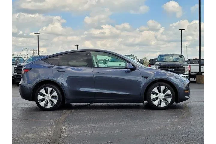$29295 : Tesla Model Y 2022 AWD Long image 2