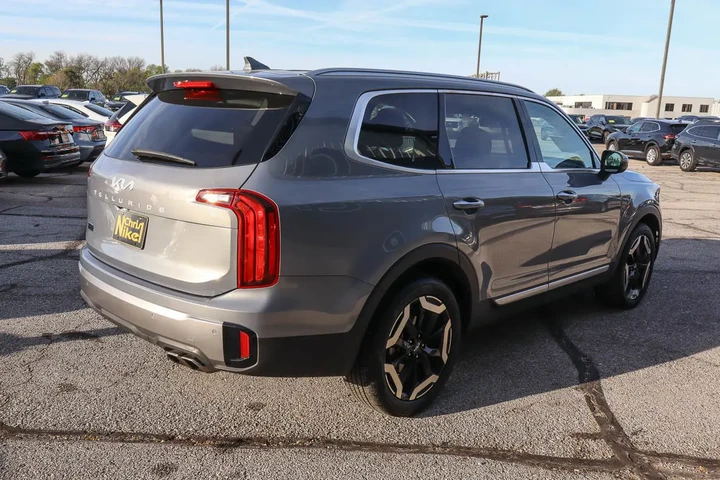 $35988 : 2025 Telluride S FWD image 4