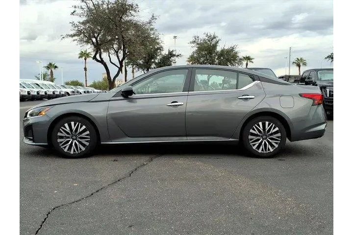 $18777 : Nissan Altima 2024 2.5 SV 4d image 2