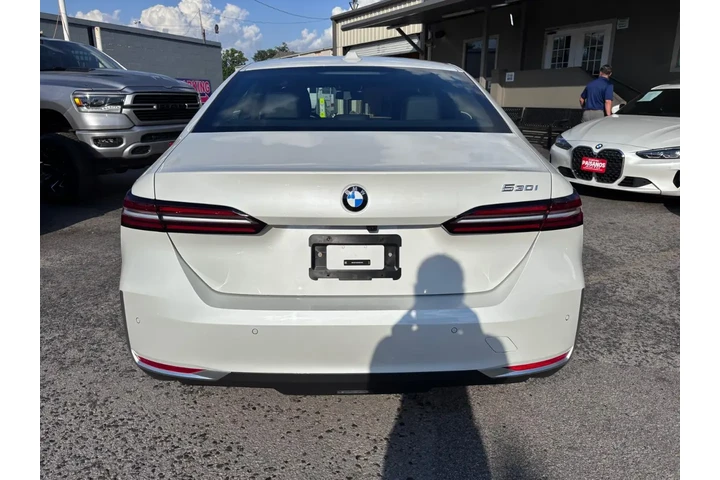 2024 BMW 530i 5 SERIES image 4