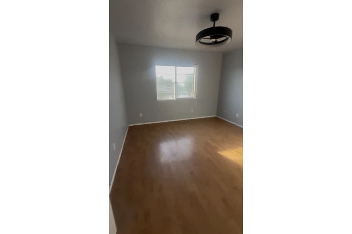 $1000 : Rento cuarto image 1