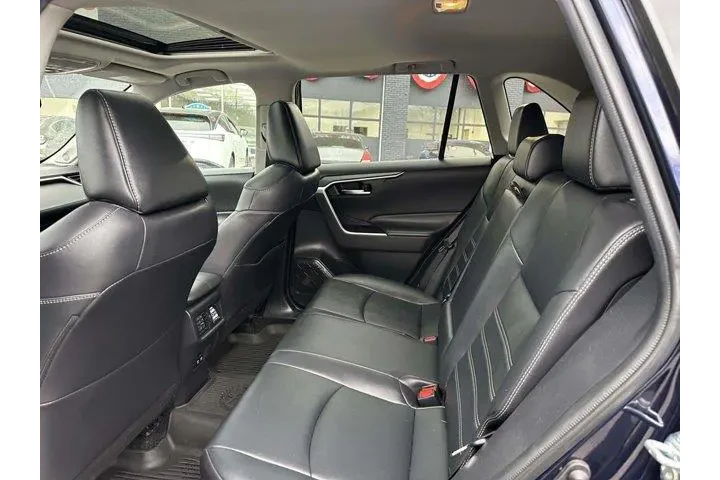 $20995 : Toyota RAV4 2020 AWD XLE Pre image 9