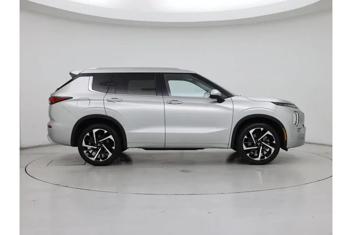 $27998 : Mitsubishi Outlander 2024 SE image 7