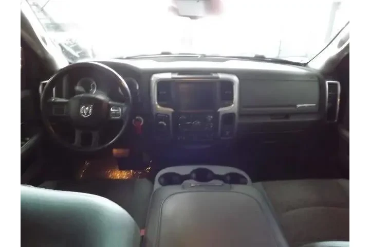 $21585 : Ram 1500 2018 4x4 SLT 4dr Cr image 9