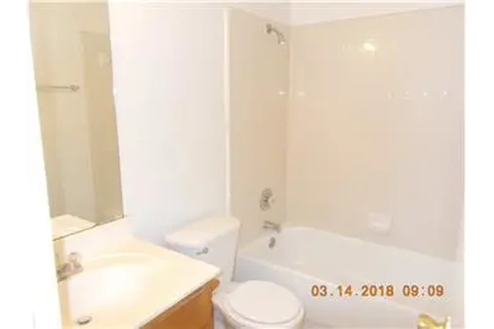 $800 : Rental property with 2 bedro image 8