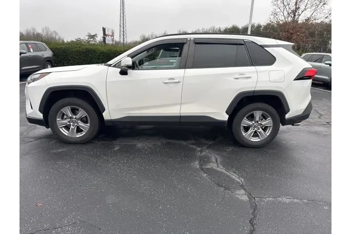 $26153 : Toyota RAV4 2022 XLE 4dr SUV image 3