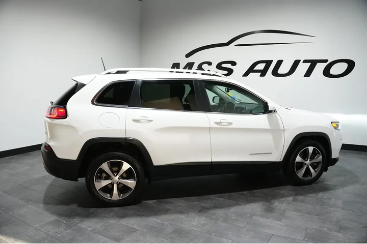 $13341 : 2020 Cherokee image 9