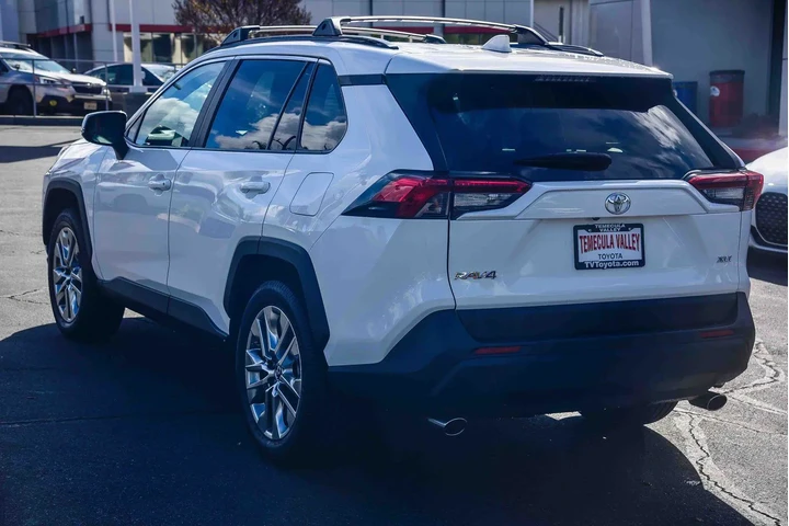 $25945 : Toyota RAV4 2019 XLE Premium image 5