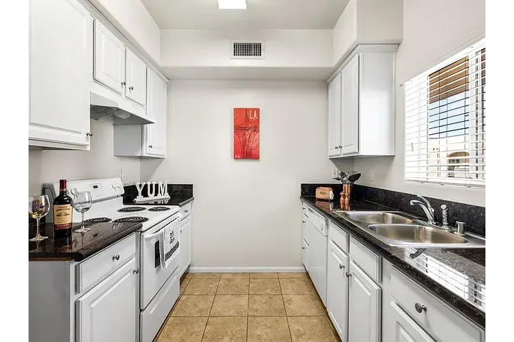 $2800 : Sunland Gardens LLC image 5
