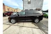 $9995 : 2017 Pacifica Touring-L thumbnail