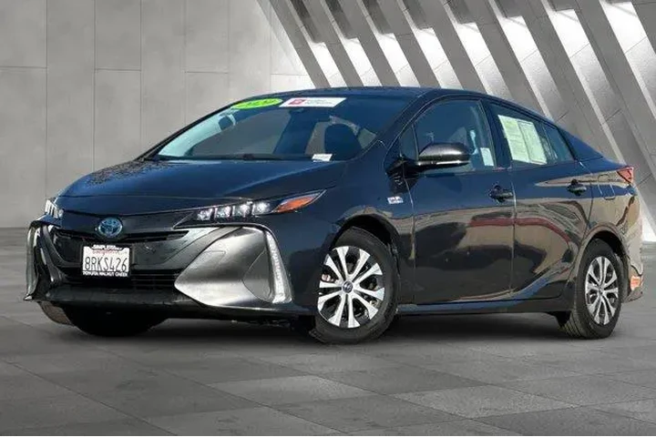 $17800 : Toyota Prius Prime 2020 LE 4 image 2