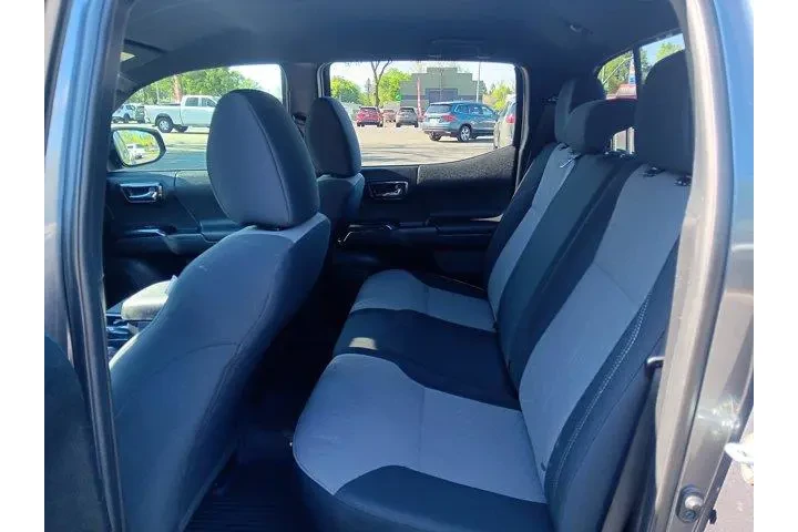 $35995 : Toyota Tacoma 2021 4x4 TRD S image 8