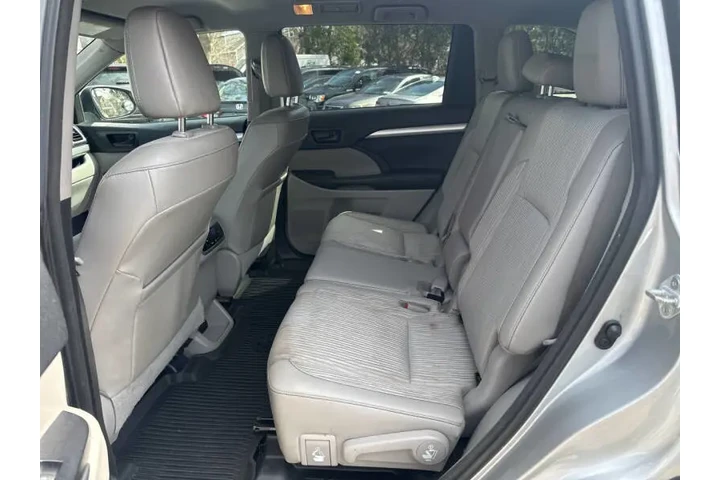 $18995 : 2017 Highlander LE Plus image 10