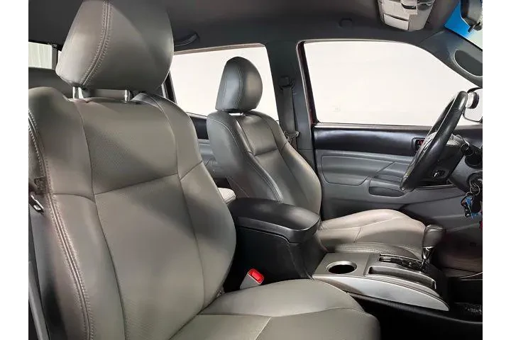 $32926 : Toyota Tacoma 2015 4x4 V6 4d image 10