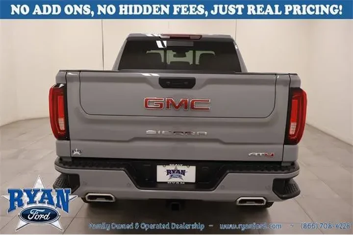 GMC Sierra 1500 2025 4x4 AT4 image 3