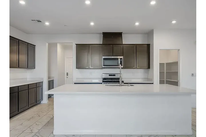 $1540 : HOUSE AVAILABLE IN LAS VEGAS image 4