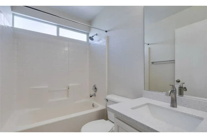 $1450 : 3Bedroom in Spring Valley image 9