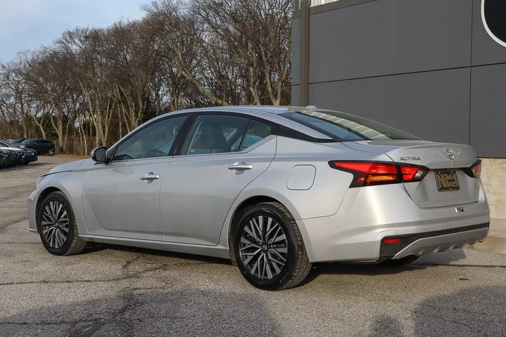 $18588 : 2023 Altima 2.5 SV image 6